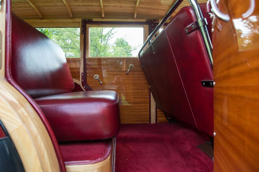 Интерьер Buick Super Estate Wagon (59) 1940 года  (фото 13 из 34)